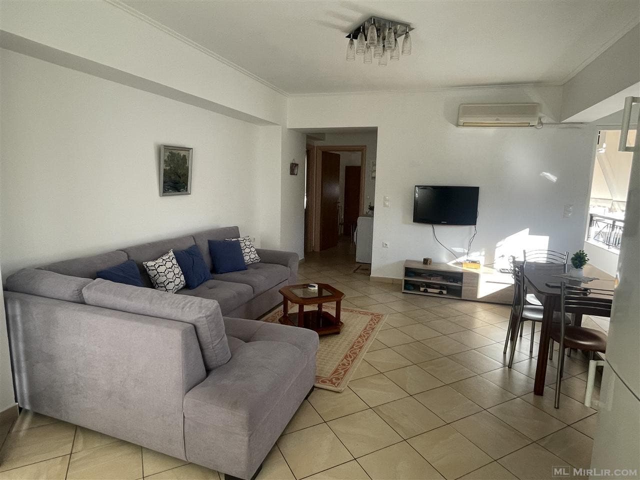 JEPET ME QIRA - APARTAMENT NË LAGJEN 4, SARANDË, I MOBILUAR