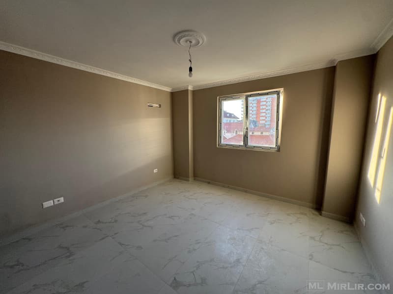 🏢 Shitet apartament 2+1 kati 3 me ashensor